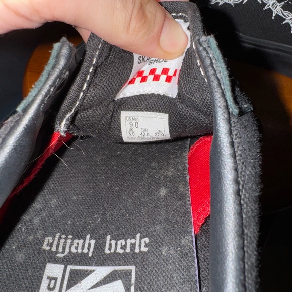 Vans Black Sneakers with White Stitching - Picture 5 of 6